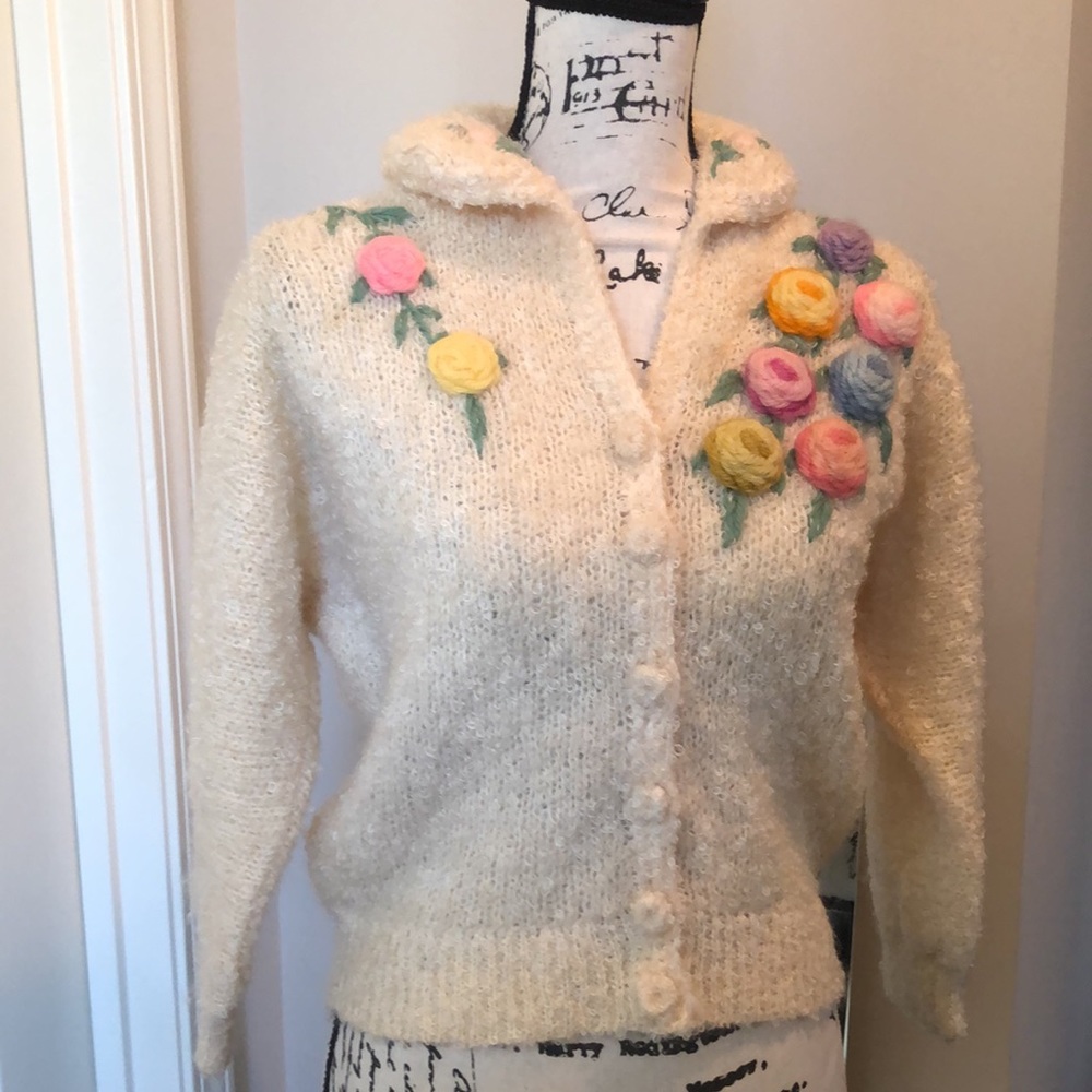 Beautiful Vintage Bullocks Sweater Button Front Cardigan Collar Small Medium S/M